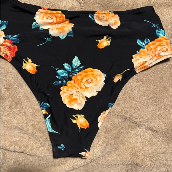 Cupshe high rise swim bottom - Picture 2 of 2